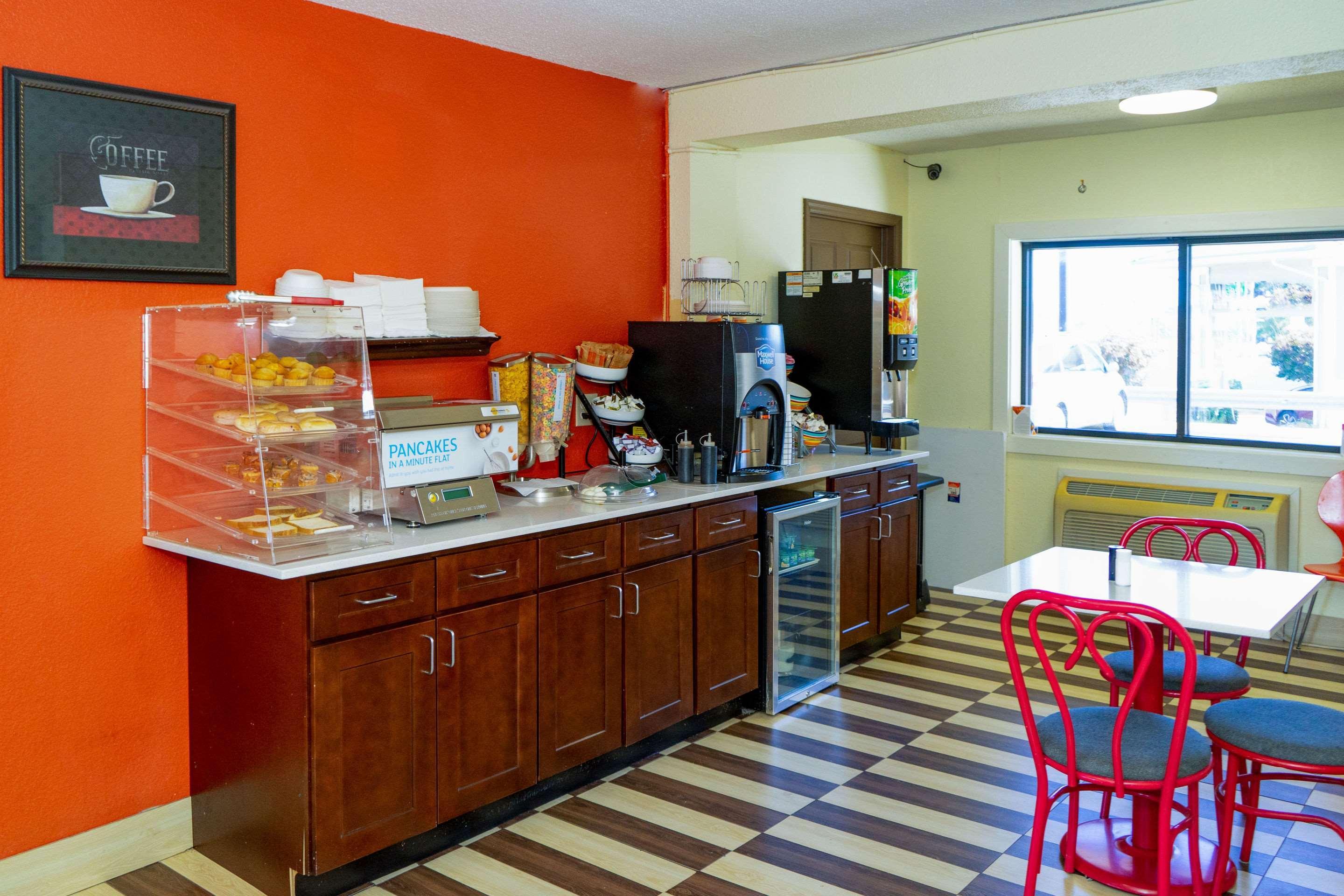 Econo Lodge Weldon - Roanoke Rapids Bagian luar foto