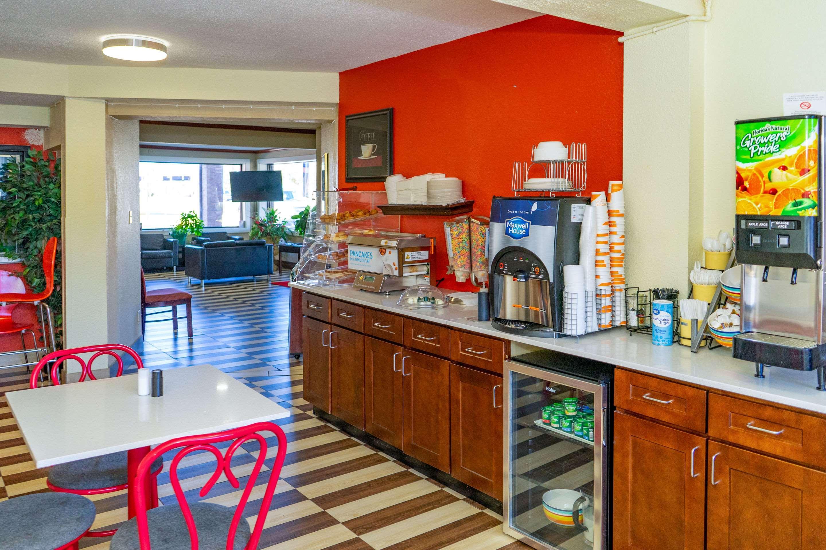 Econo Lodge Weldon - Roanoke Rapids Bagian luar foto