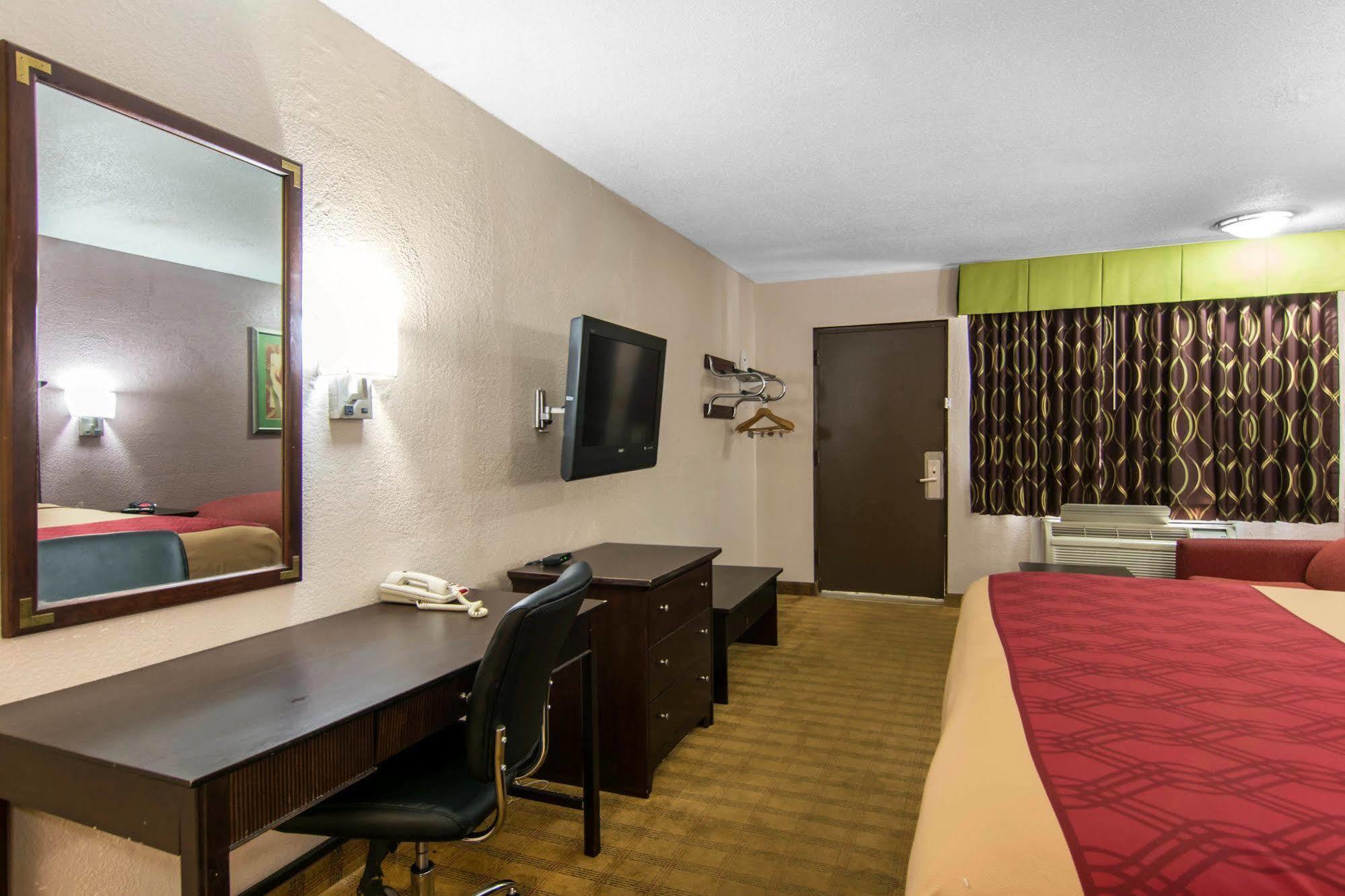 Econo Lodge Weldon - Roanoke Rapids Bagian luar foto