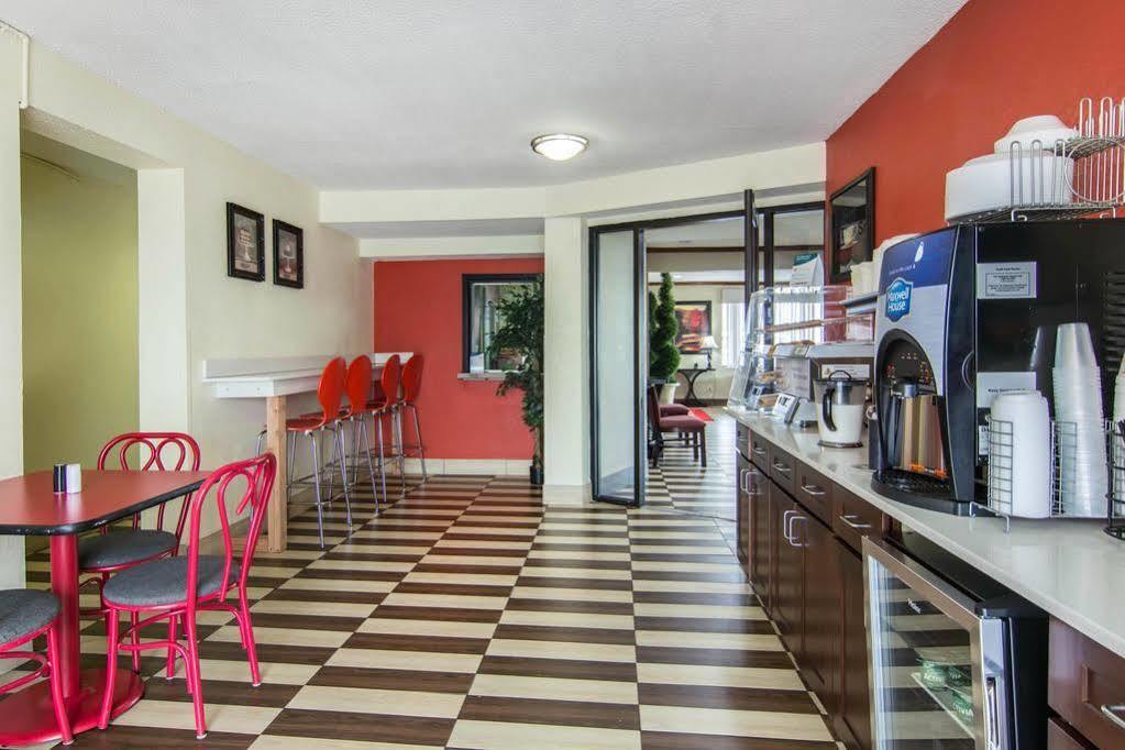 Econo Lodge Weldon - Roanoke Rapids Bagian luar foto